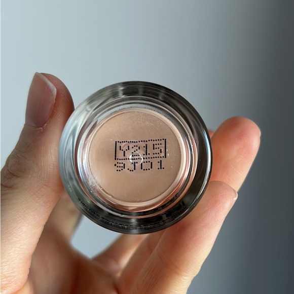 Makeup forever ultra HD foundation - Picture 3 of 3